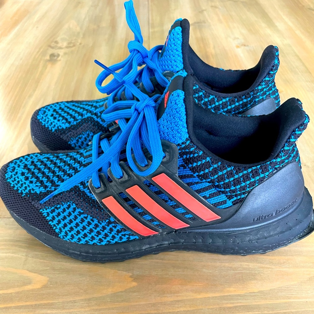 Boys Adidas ultra boost sneaker size 3.5z